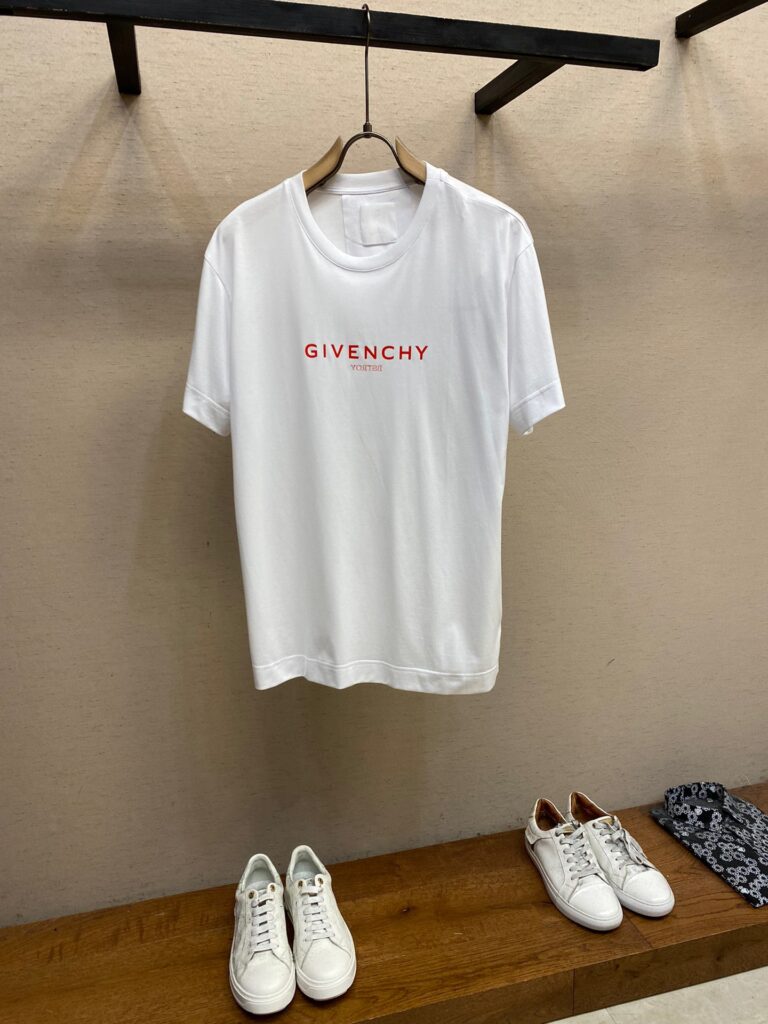 Givenchy T-Shirt 30